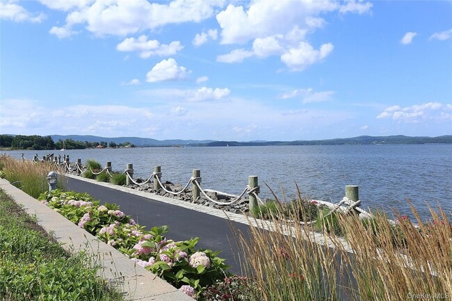 Building Photo - 17 Harbor Pointe Dr