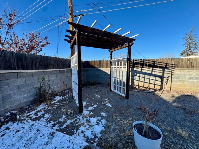 Building Photo - Spacious NE Heights Home