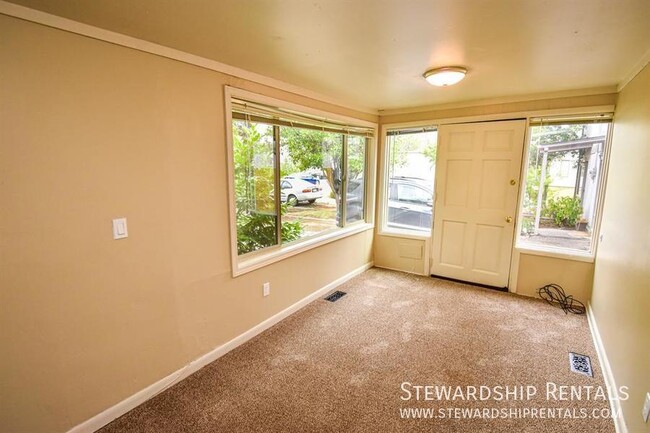 Building Photo - 5 Bd  - Close to Oregon State University!