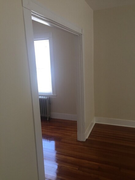 Building Photo - 33 Newhall St