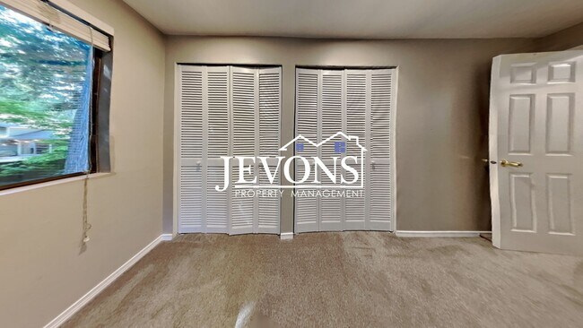 Building Photo - Charming 3-bedroom single-family home with...