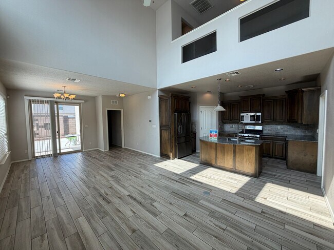 Building Photo - 7420 Tangerine Ct NE