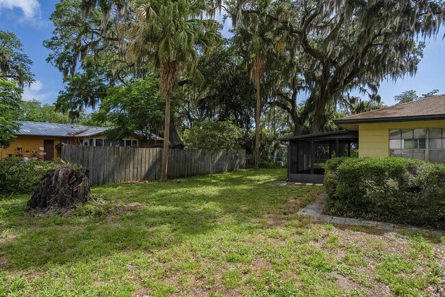 Building Photo - 494 Romano St