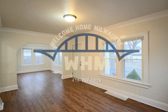 Building Photo - 221 W Ring St