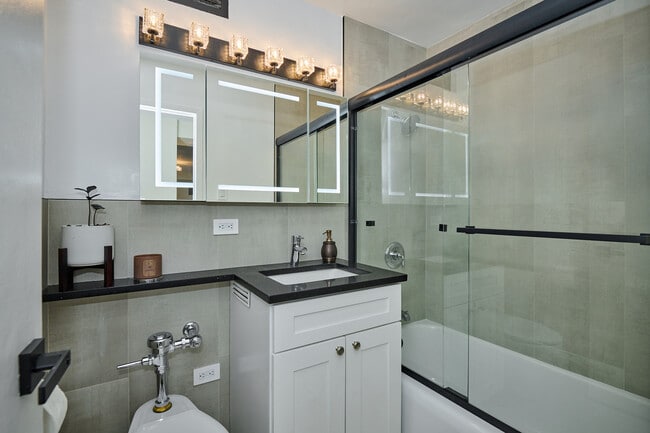 Building Photo - 3950 N Lake Shore Dr