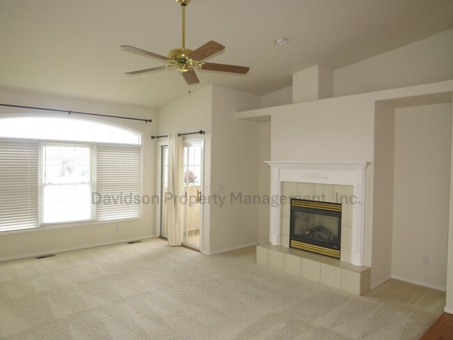 Building Photo - Beautiful 3 Bedroom Townhouse in Gleneagle, Gated Community!