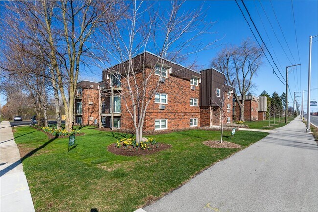 Building Photo - 5740 East Ave