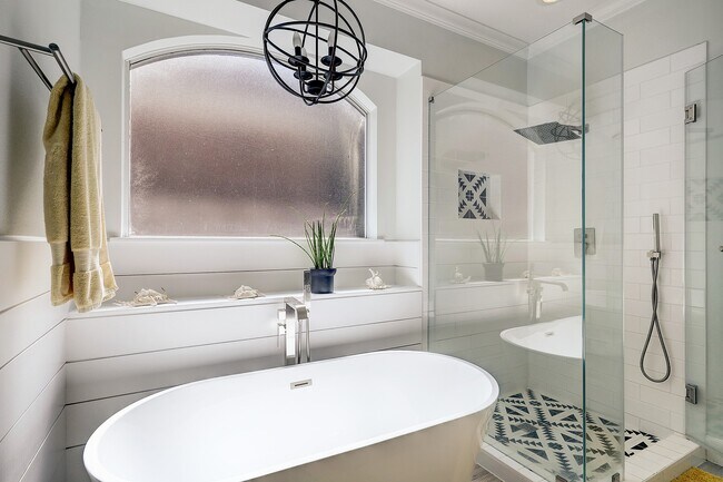 Building Photo - 18902 Mountain Spring Dr