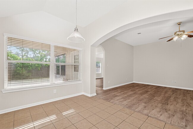 Building Photo - 13006 Rose Landing Dr