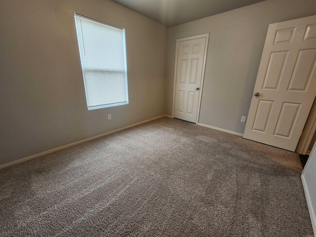 Building Photo - 2412 Kenneth Dr