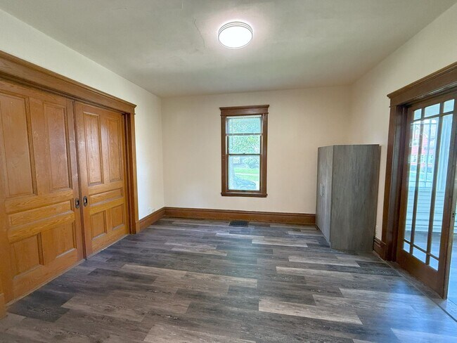 Building Photo - 116 Lathrop St