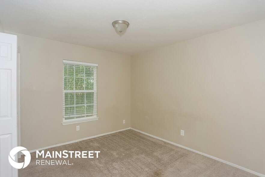 Building Photo - 702 Southridge Ct