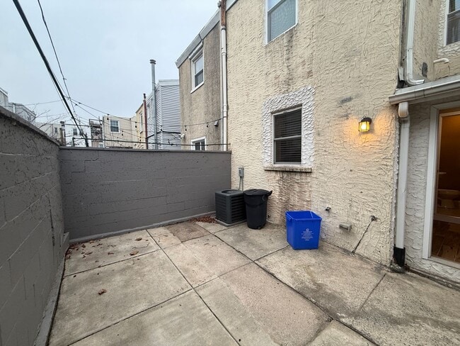 Building Photo - Charming South Philly Home in the Pennsport/Queen Village Area