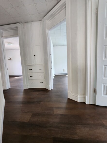 Upstairs Foyer - 1629 W Main St