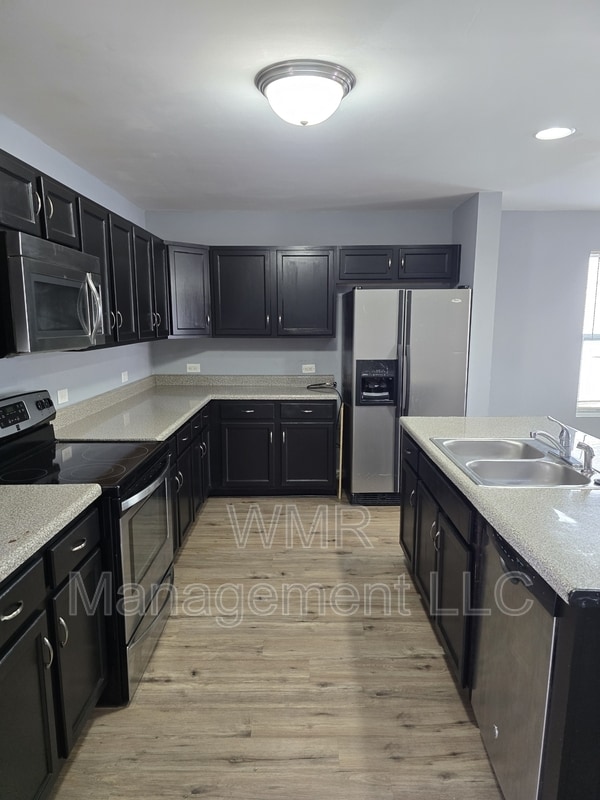 Building Photo - 912 Sherman St