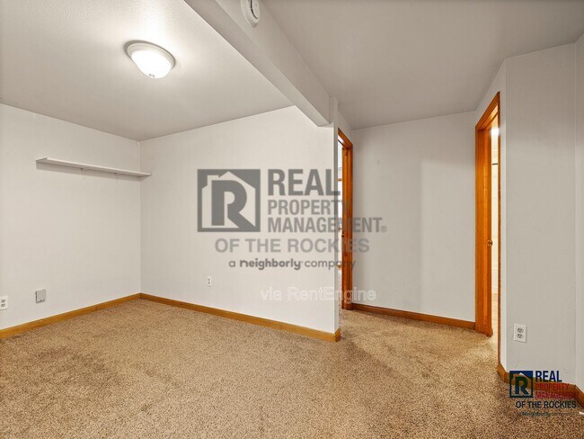 Building Photo - 437 Radiant Dr