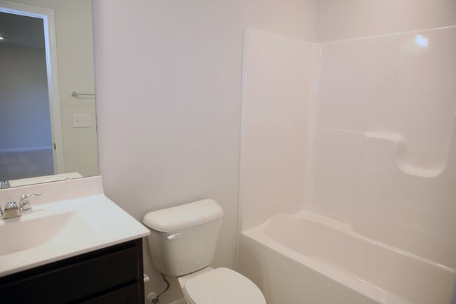 Building Photo - 1056 Shoreside Dr
