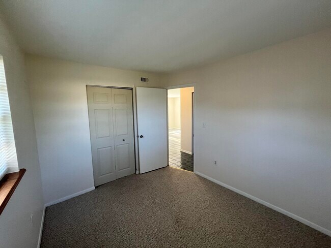 Building Photo - 2244 Shelby Dr