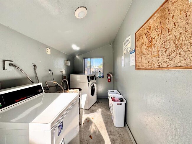 Building Photo - 6345 Newtown Cir