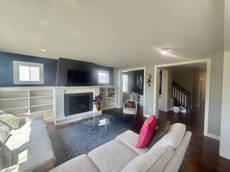 Building Photo - 9068 Red Oak Trl