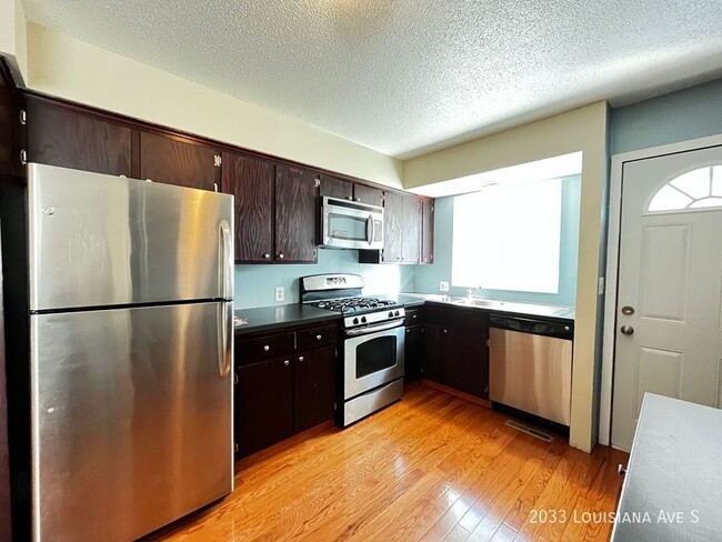 Building Photo - 3 Bed 1 Bath with Garage Near West End! De...