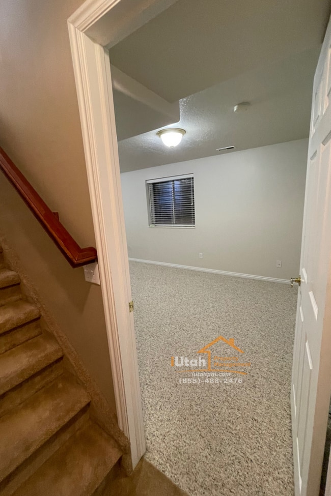 Building Photo - East Layton 6 Bdrm 3 Bth 2 car garage home.