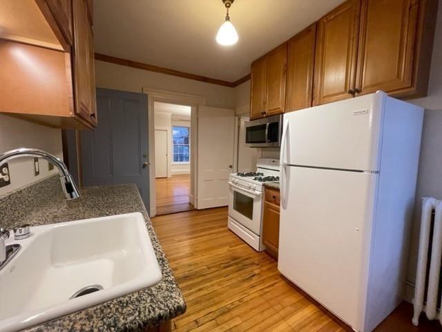 Building Photo - 5 Record St