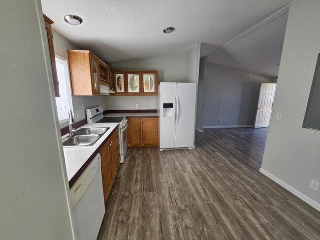 Building Photo - 725 S 97th St