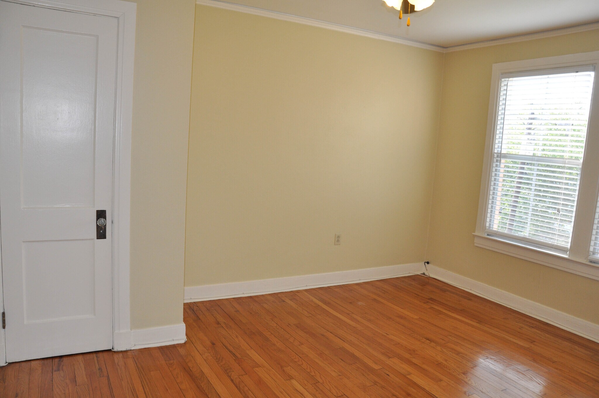 Building Photo - 912 N 6th St