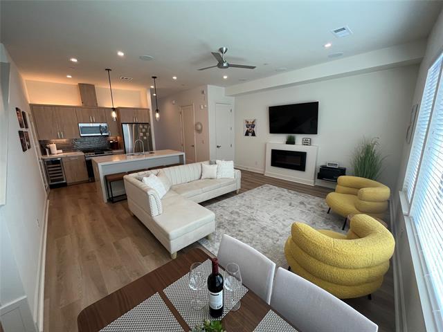 Building Photo - 1901 S Harwood St