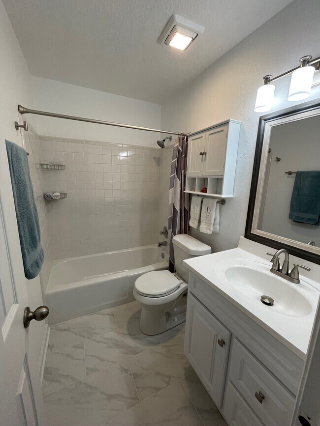 Building Photo - 5092 Beach Dr SE