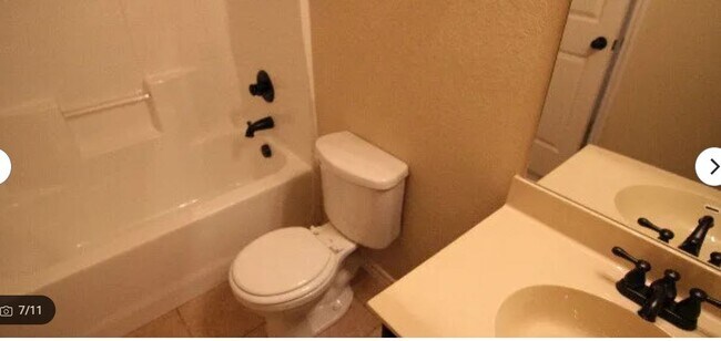 Building Photo - 526 Creekside Cir