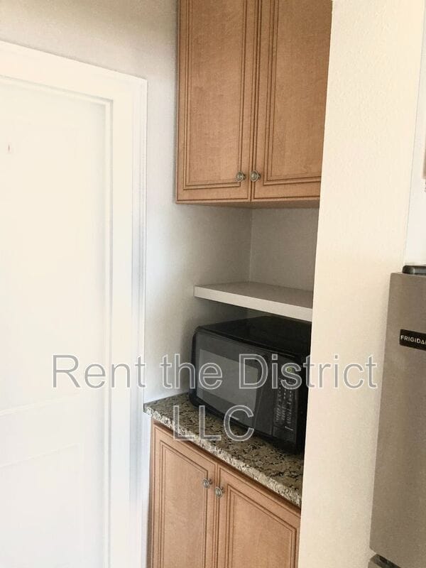 Building Photo - 4819 8th St NE