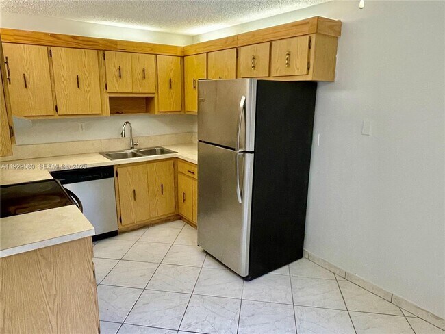 Building Photo - 2161 NE 42nd St