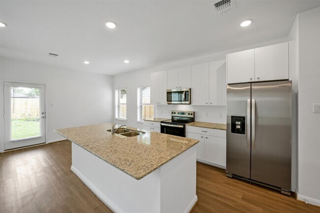 Building Photo - 13315 Campos Dr