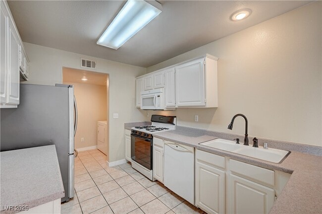 Building Photo - 10164 Tree Bark St