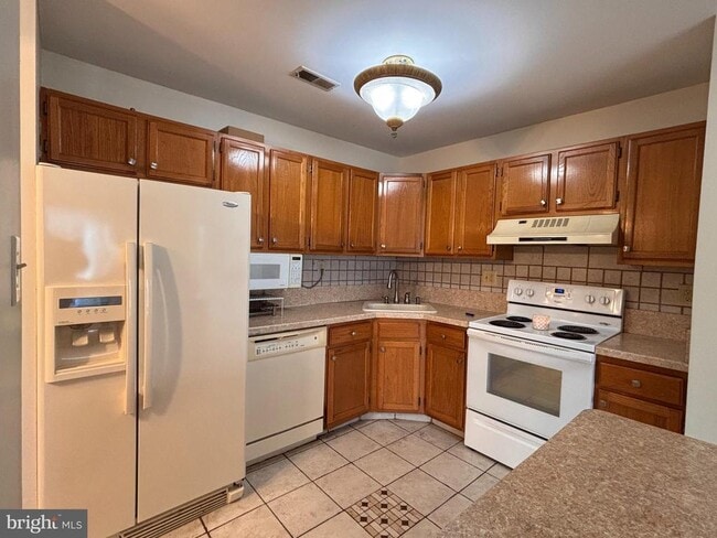 Building Photo - 1821 The Woods II