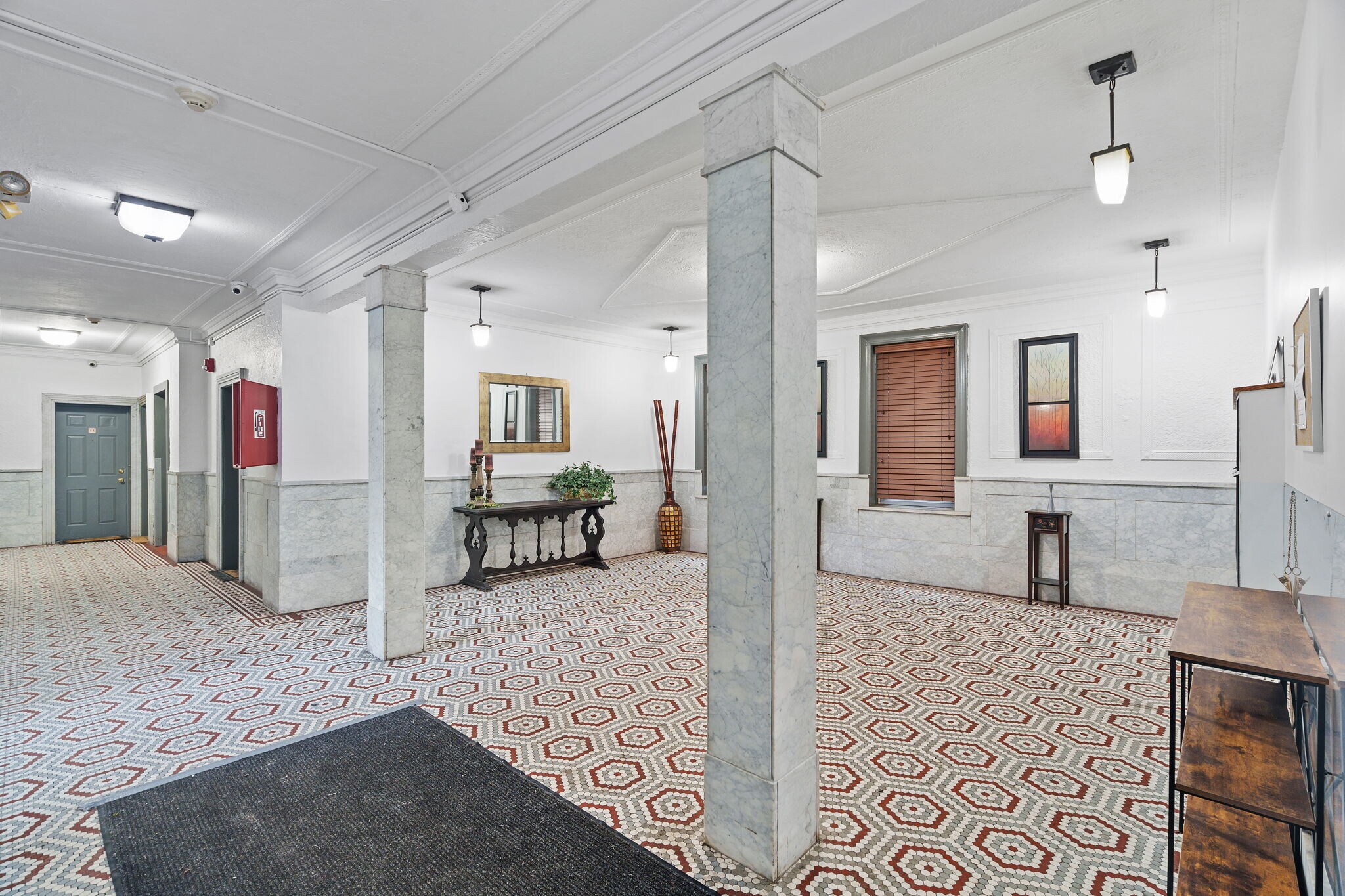 Building Photo - 6045 Boulevard E