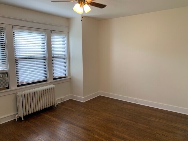 Building Photo - 6401 Bartlett St