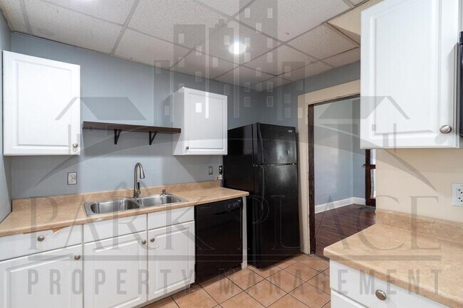 Building Photo - 734 E Morris St