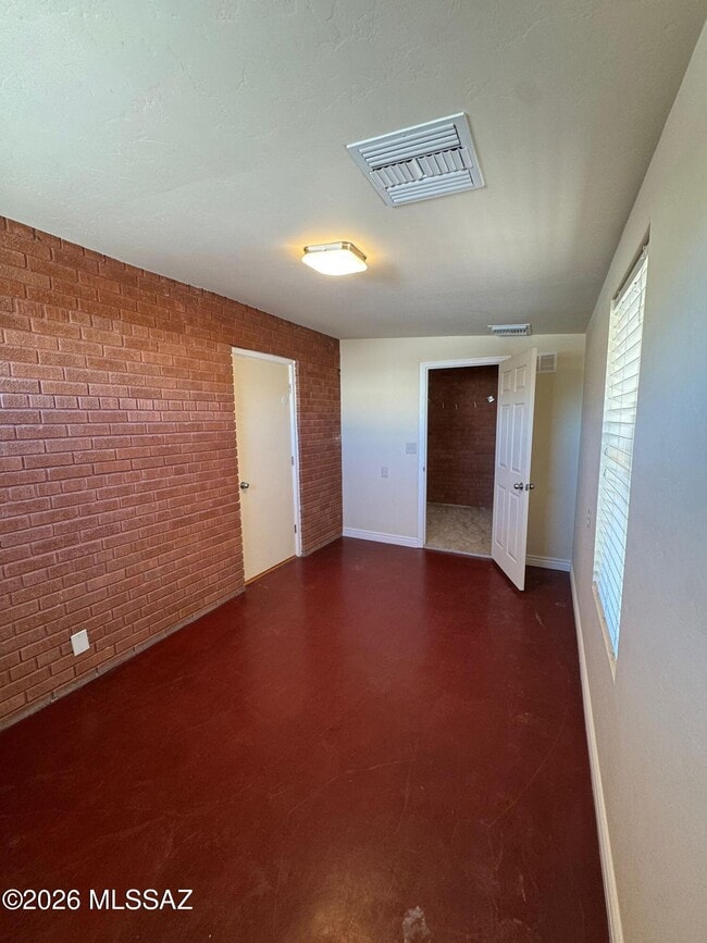 Building Photo - 902 S Fremont Ave