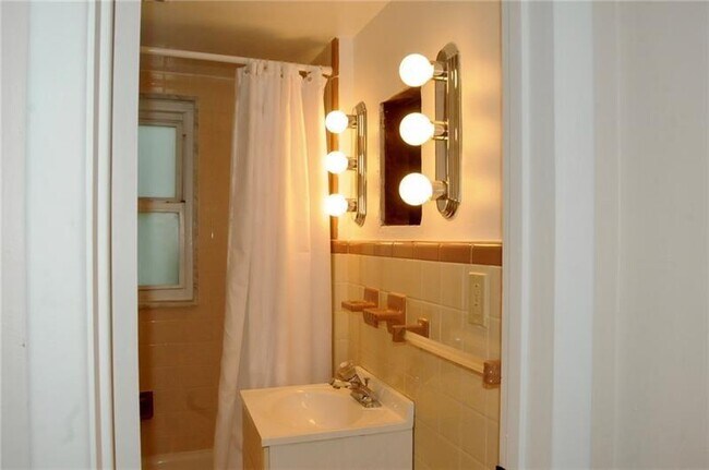 Building Photo - 249 Cirbus Ln