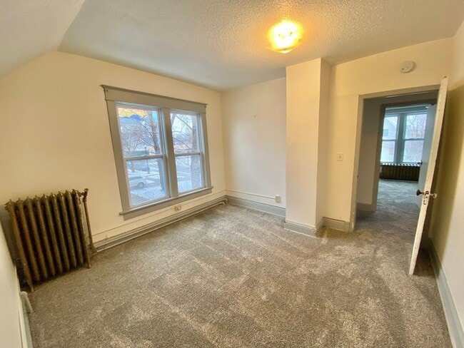 Building Photo - 4 Bedroom near Downtown Fargo!