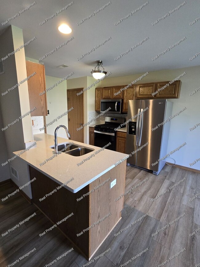 Building Photo - Two Bedroom Dyer Townhome