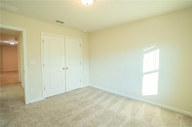 Building Photo - 1060 Sunny Lk Dr