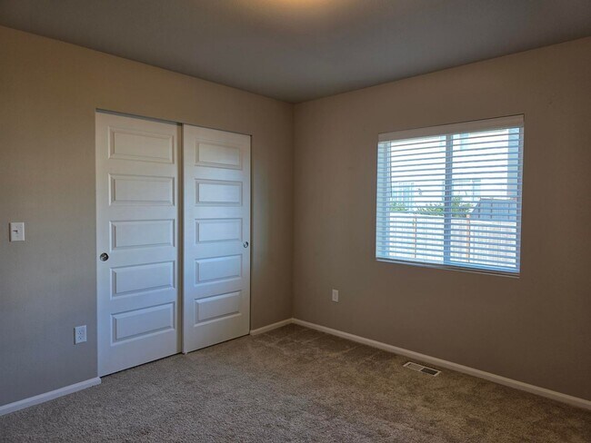 Building Photo - 4 Bedroom Home in Soundview Estates!