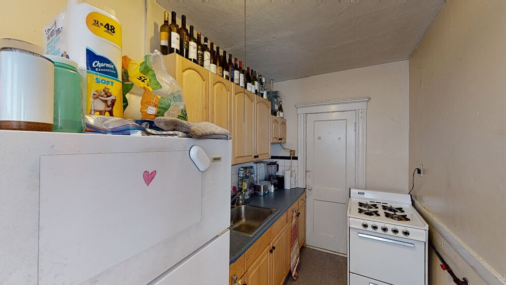 Primary Photo - 251 Kelton St