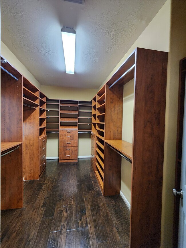 Building Photo - 16935 Jelly Park Stone Dr