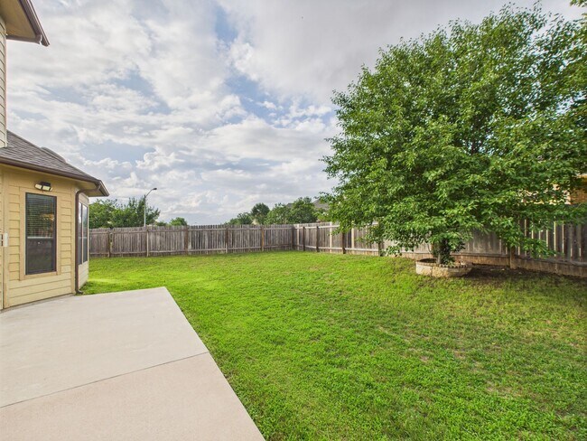 Building Photo - Sendero Springs