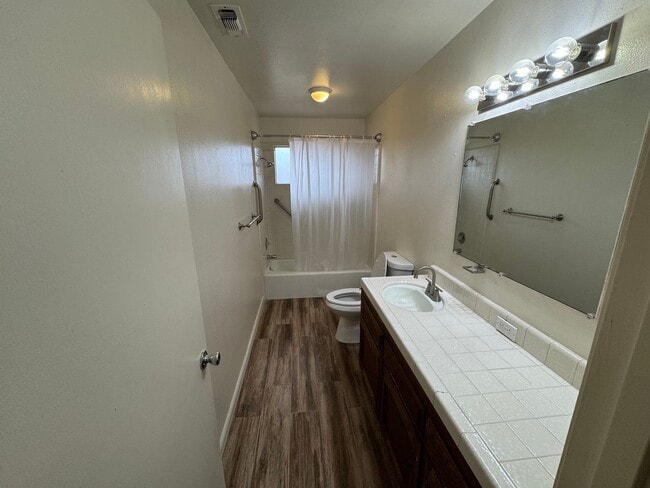 Building Photo - Reedley 3 Bedroom House